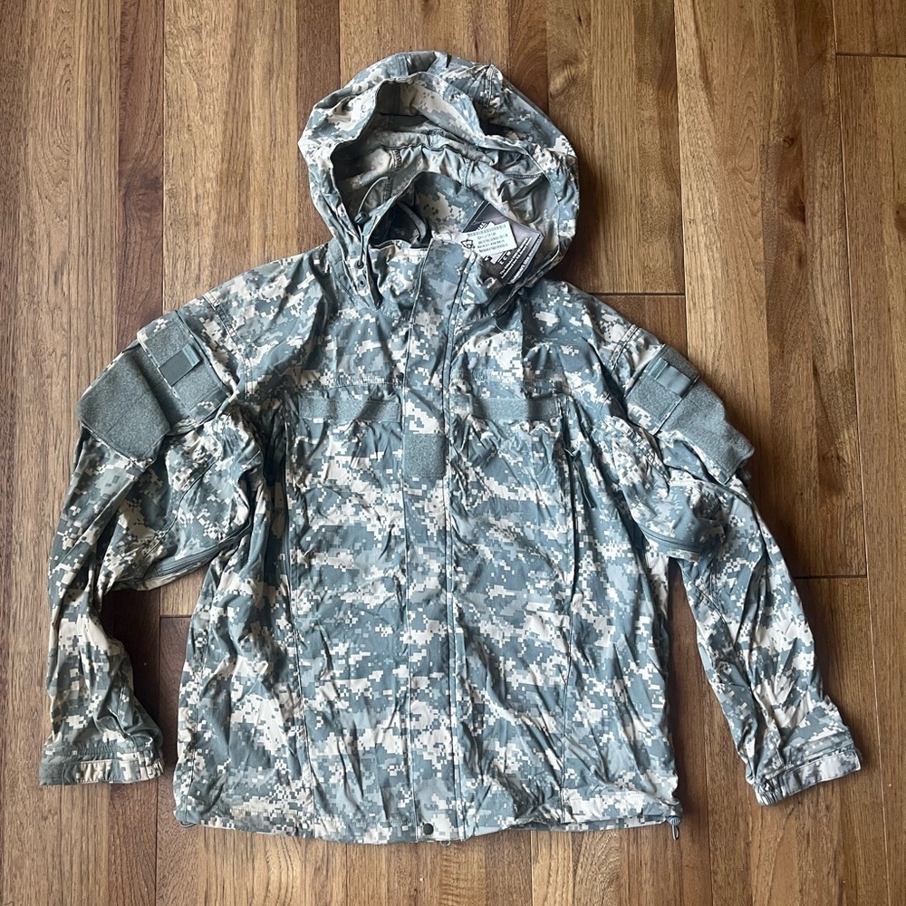 NWT ECWCS GEN III Level 5 Soft Shell‎ Jacket US Army Men’s Sz M Camouflage
